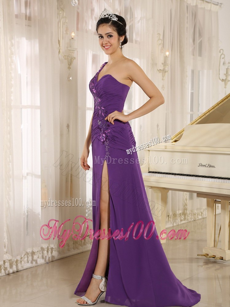 High Slit Ruched Bodice for One Shoulder Purple Prom Dresses with Appliques