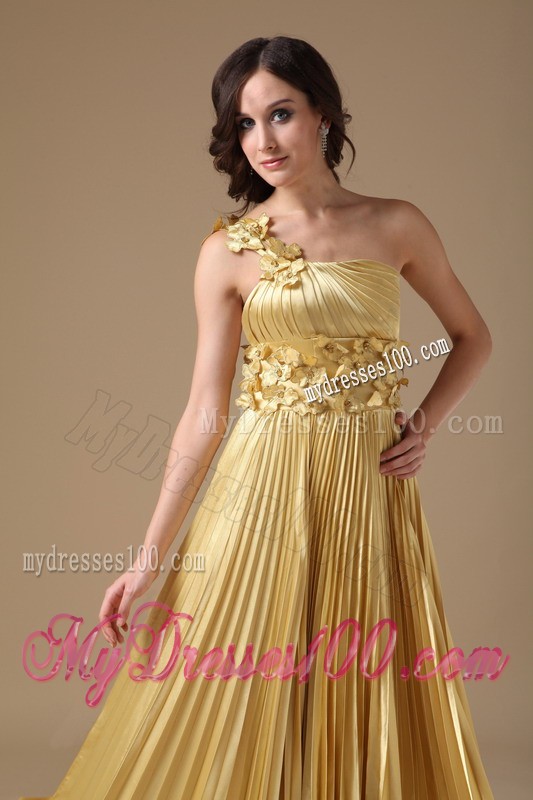 Ruche and Hand Made Flowers Decorated One Shoulder Prom Gown in Gold