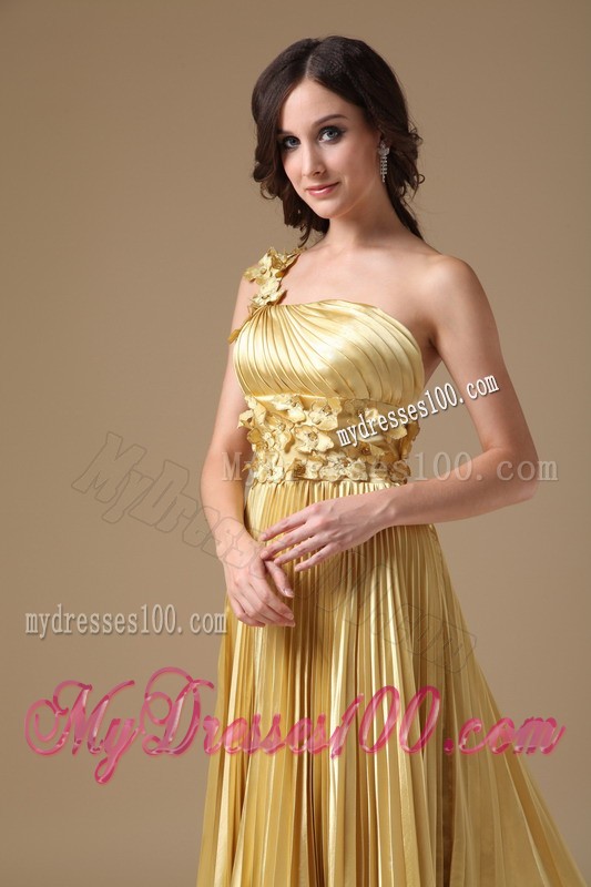 Ruche and Hand Made Flowers Decorated One Shoulder Prom Gown in Gold