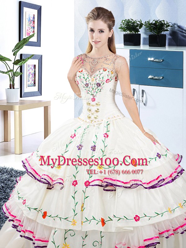Scoop Sleeveless Beading and Embroidery and Ruffled Layers Lace Up Quince Ball Gowns