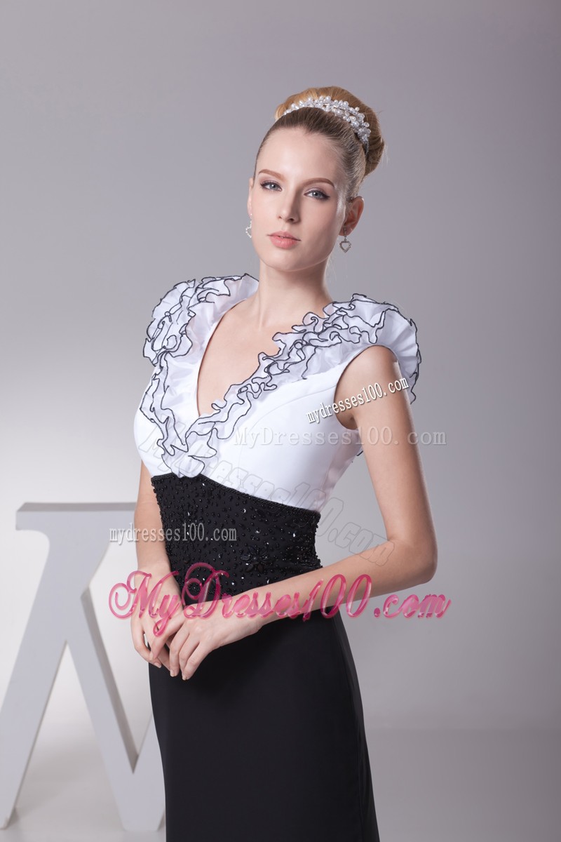 Simple Style Black and White V-neck Court Train Prom Dress
