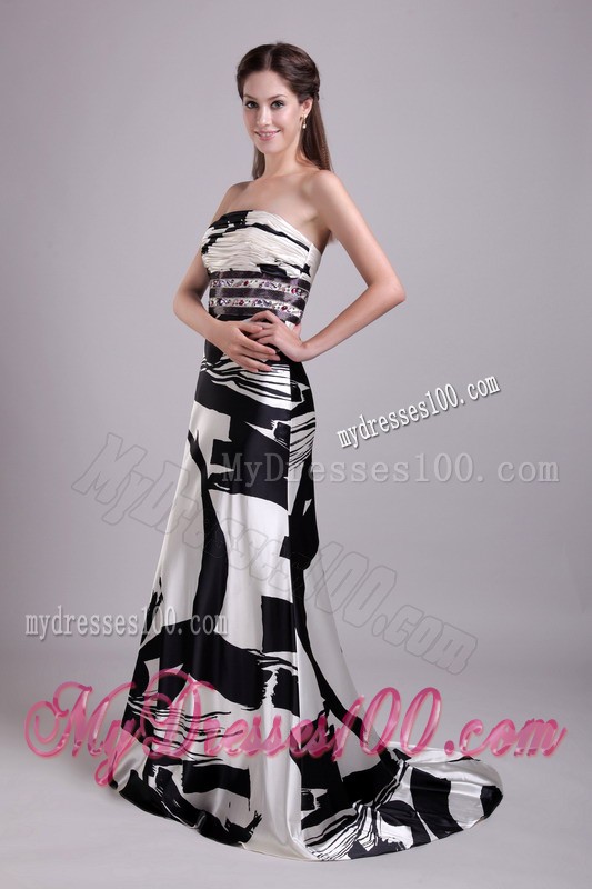 Pattern Beaded Brush Train Strapless Prom Dresses White and Black