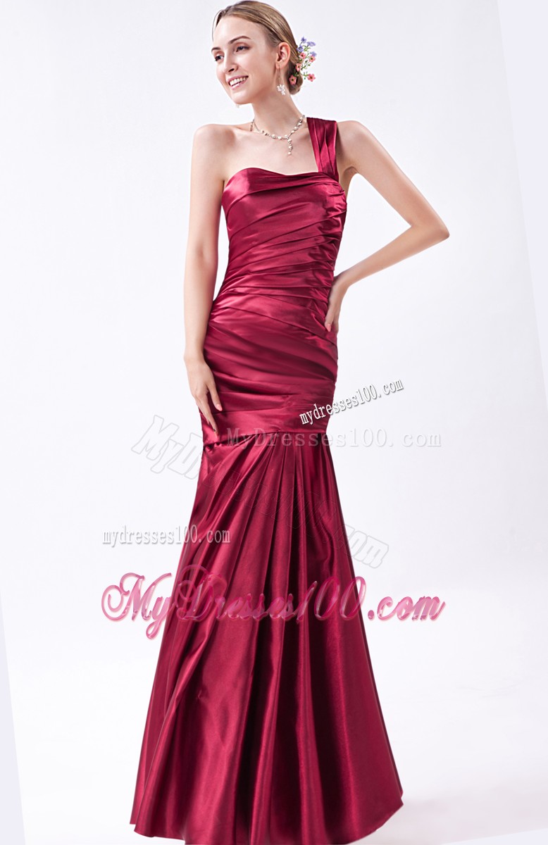 Wide Single Shoulder Mermaid Prom Dress Decorated with Ruching