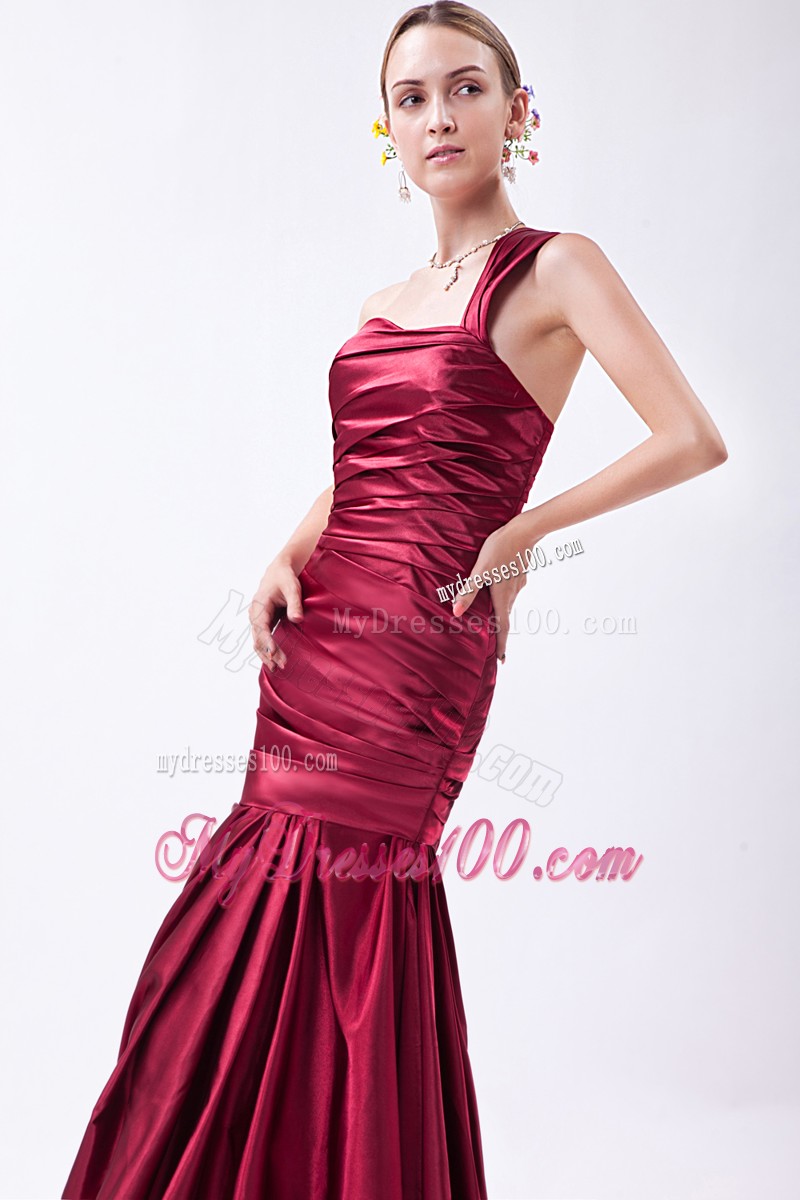 Wide Single Shoulder Mermaid Prom Dress Decorated with Ruching