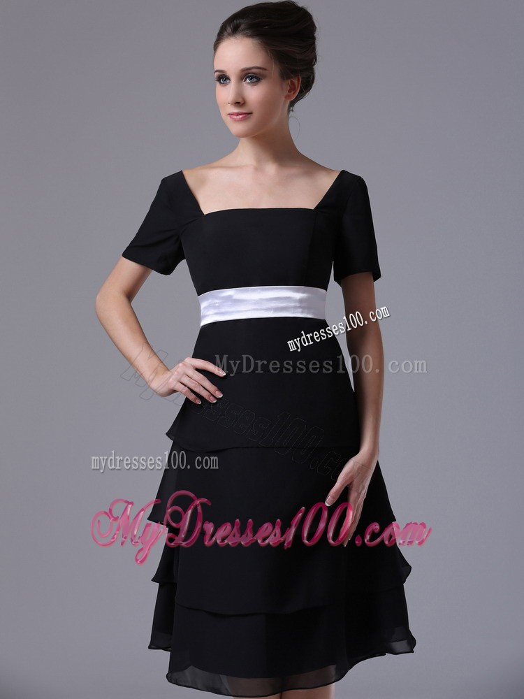 Tiered Skirt Square Black Wedding Party with Short Sleeves
