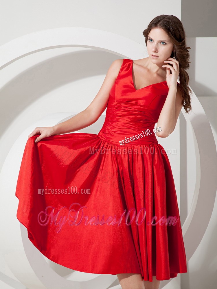 Red Princess V-neck Evening Dress with Straps and Ruche Decor