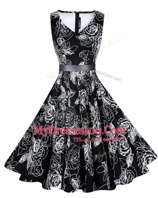 High Quality Black A-line V-neck Sleeveless Chiffon Knee Length Zipper Sashes ribbons and Pattern Homecoming Dress
