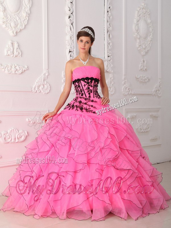 Brand new Sweet Pink Strapless Ruffles Sweet 16 Dresses with Black Appliques