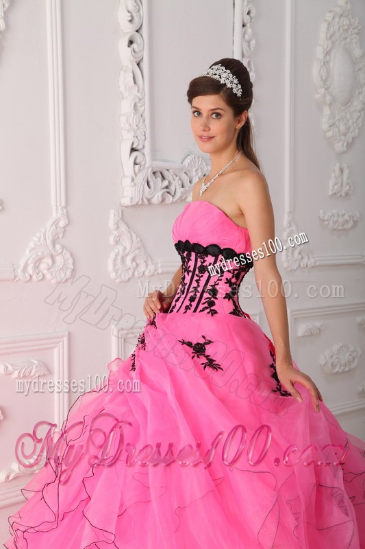 Brand new Sweet Pink Strapless Ruffles Sweet 16 Dresses with Black Appliques