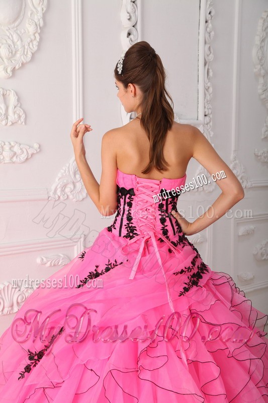 Brand new Sweet Pink Strapless Ruffles Sweet 16 Dresses with Black Appliques