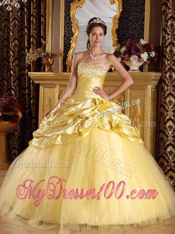 2013 Simple Strapless Yellow Taffeta and Tulle Beadings Quinceanera Dresses