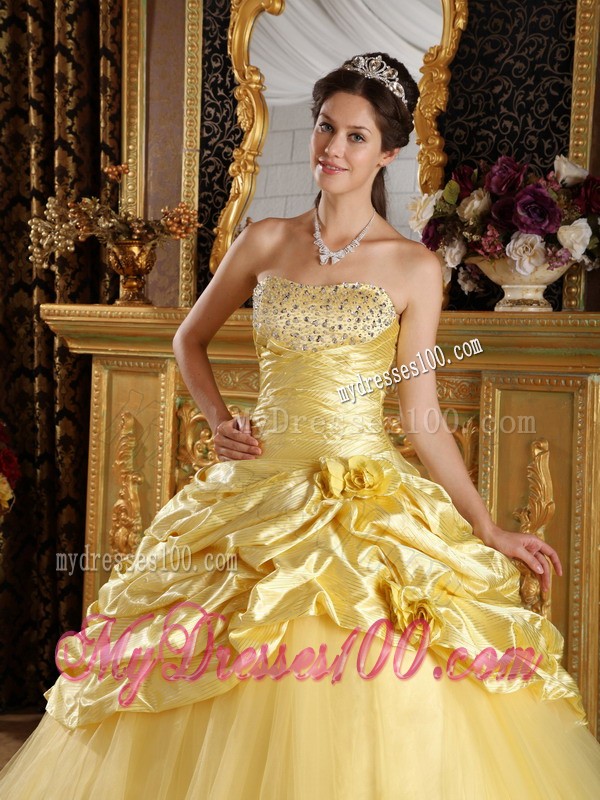 2013 Simple Strapless Yellow Taffeta and Tulle Beadings Quinceanera Dresses