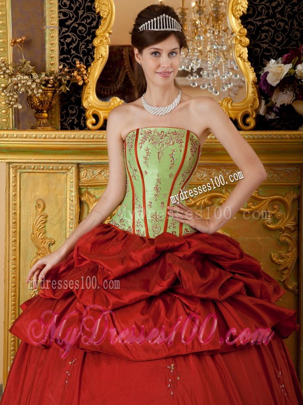 Wine Red and Apple Green Taffeta Quinceanera Dresses with Tiers Off Pick-Ups