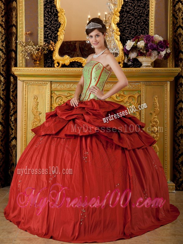 Wine Red and Apple Green Taffeta Quinceanera Dresses with Tiers Off Pick-Ups