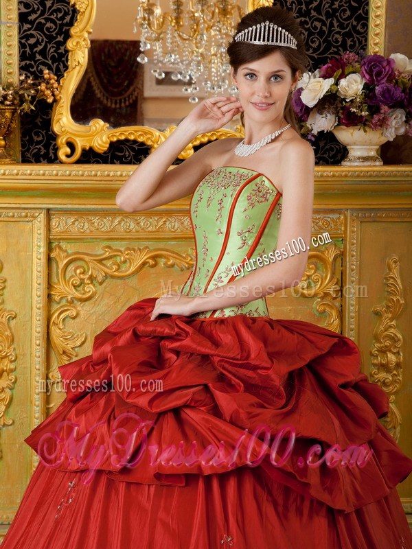 Wine Red and Apple Green Taffeta Quinceanera Dresses with Tiers Off Pick-Ups