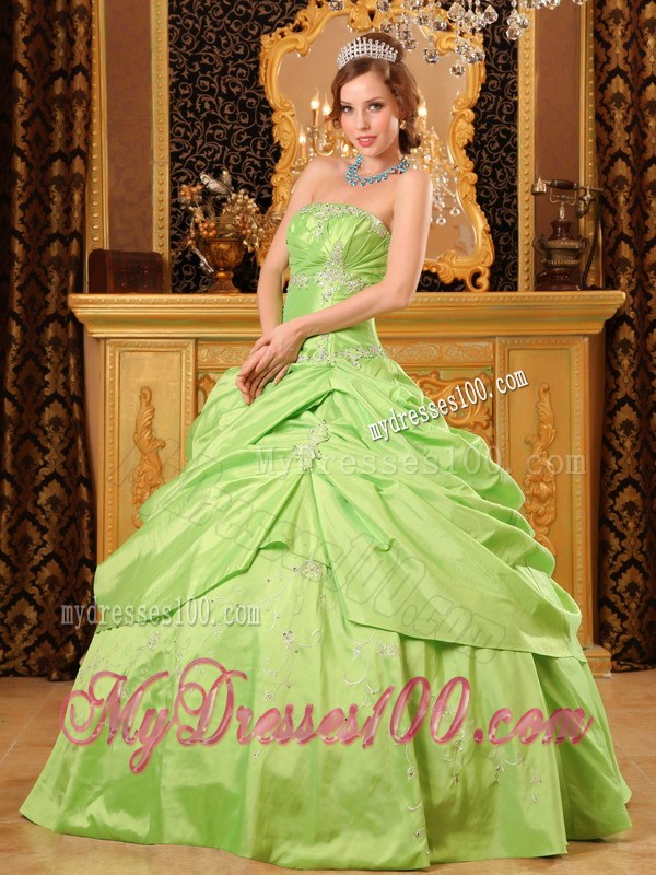 Spring Green Beading Decorated Taffeta Quinceanera Dress with Ruching Layers