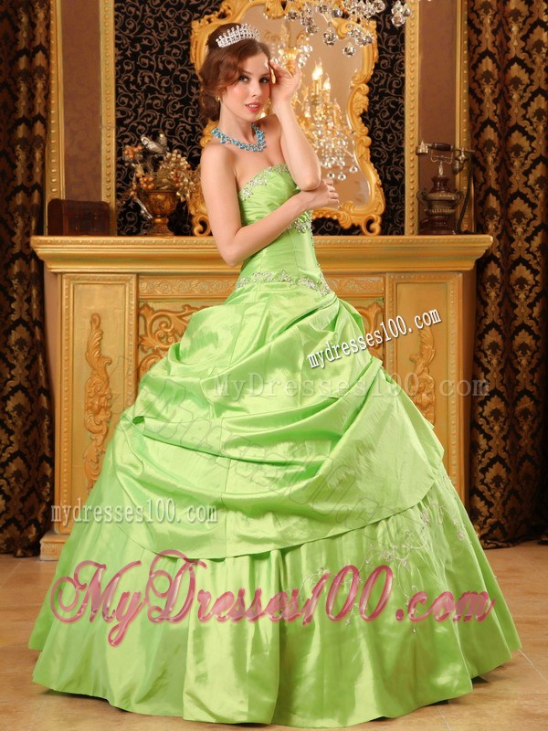 Spring Green Beading Decorated Taffeta Quinceanera Dress with Ruching Layers