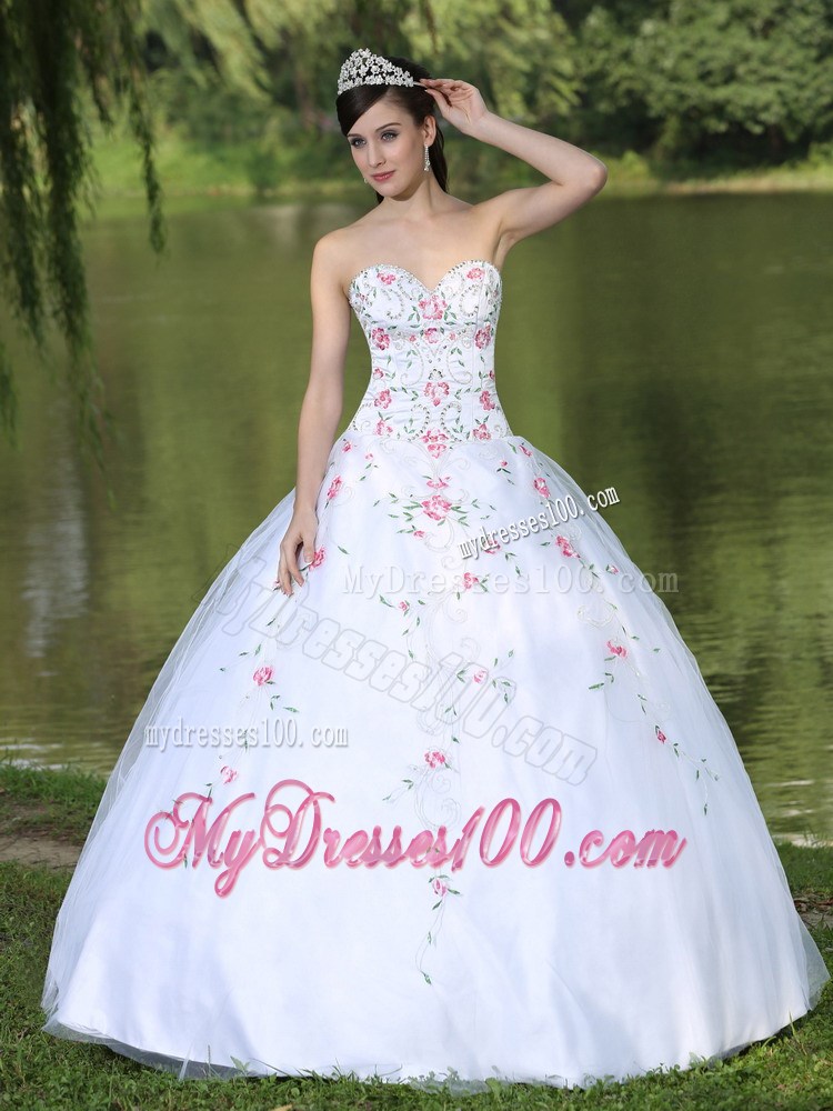 Sweetheart White Organza Qinceanera Dress with Colored Appliques