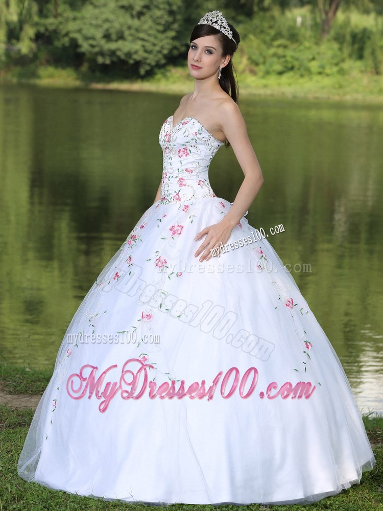 Sweetheart White Organza Qinceanera Dress with Colored Appliques