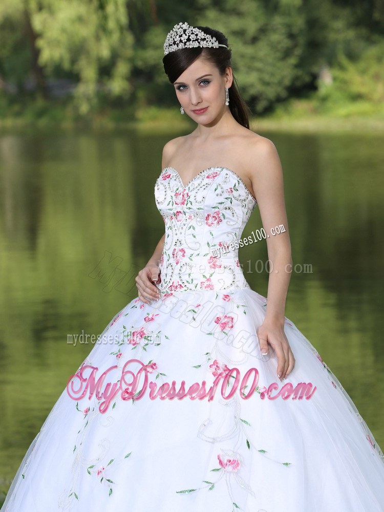 Sweetheart White Organza Qinceanera Dress with Colored Appliques