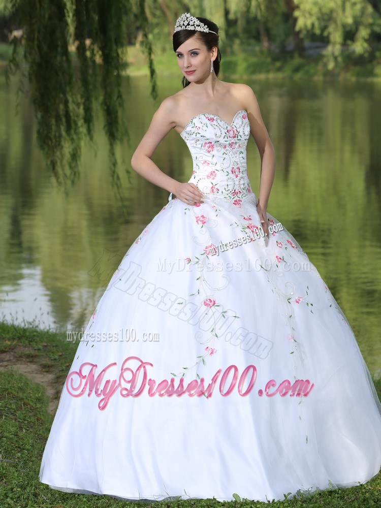 Sweetheart White Organza Qinceanera Dress with Colored Appliques
