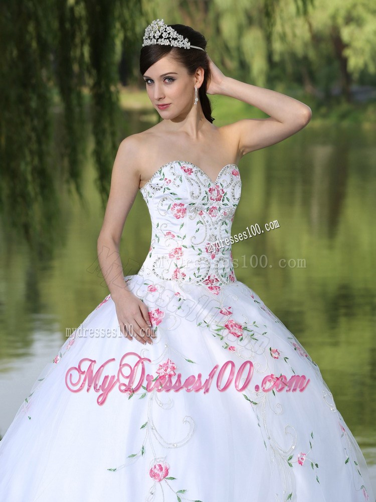 Sweetheart White Organza Qinceanera Dress with Colored Appliques