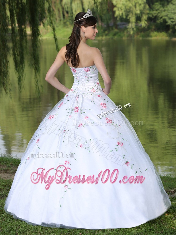 Sweetheart White Organza Qinceanera Dress with Colored Appliques