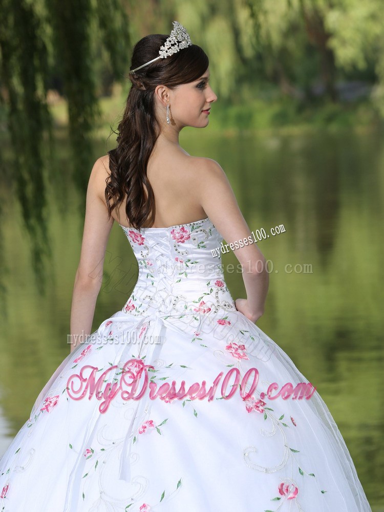 Sweetheart White Organza Qinceanera Dress with Colored Appliques