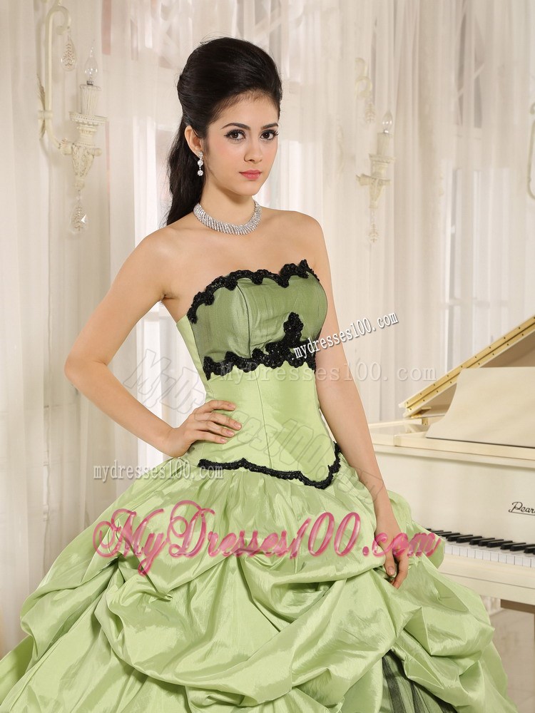 Yellow Green and Black Dresses for 16 with Appliques and Pick-ups