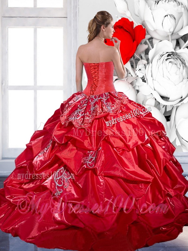 2016 Beading and Appliques Brush Train Red Quinceanera Dresses with Pick Ups