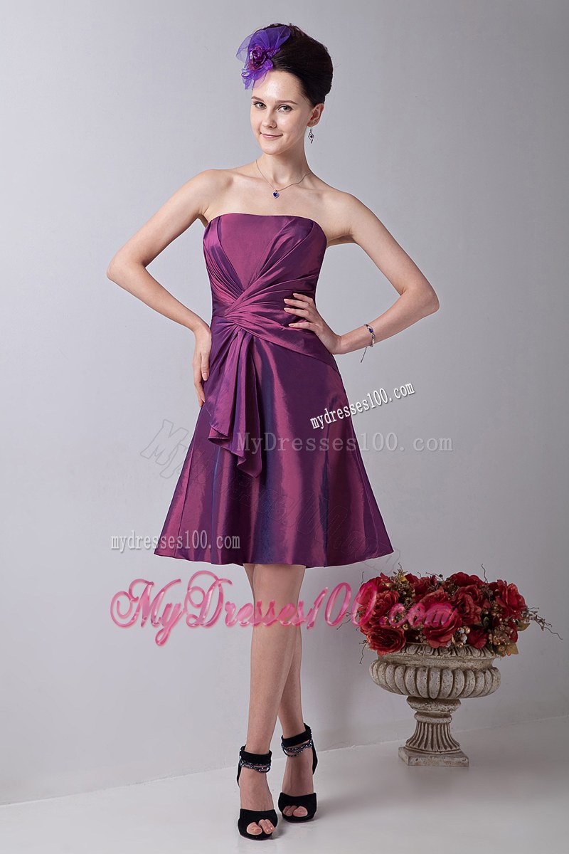 A-line Strapless Knee-length Bridemaid Dress Purple Taffeta Ruching