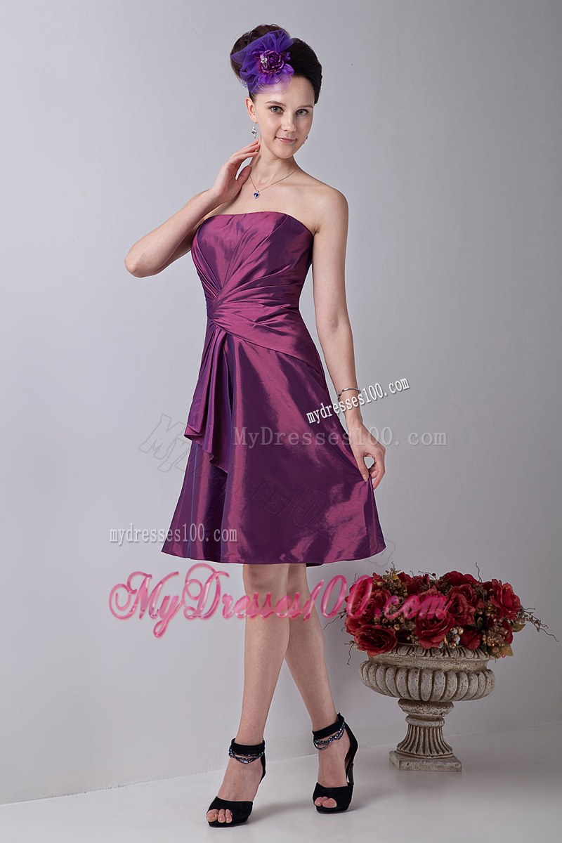 A-line Strapless Knee-length Bridemaid Dress Purple Taffeta Ruching
