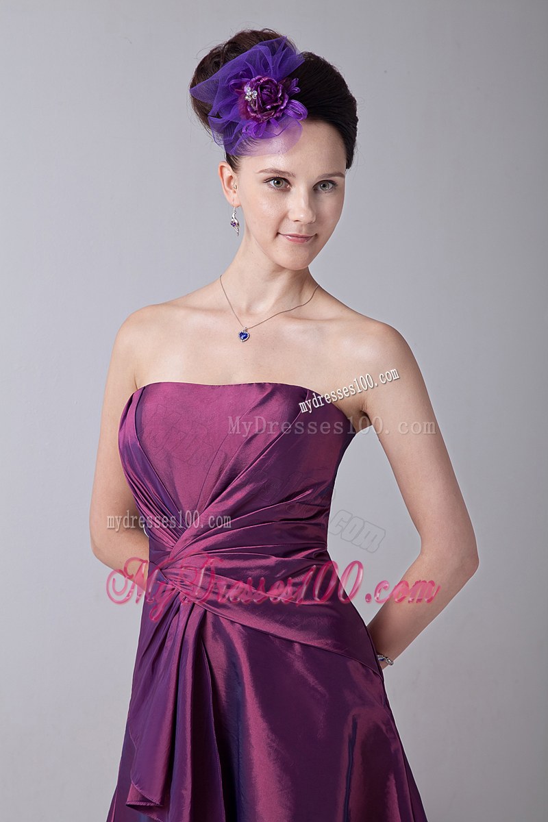 A-line Strapless Knee-length Bridemaid Dress Purple Taffeta Ruching