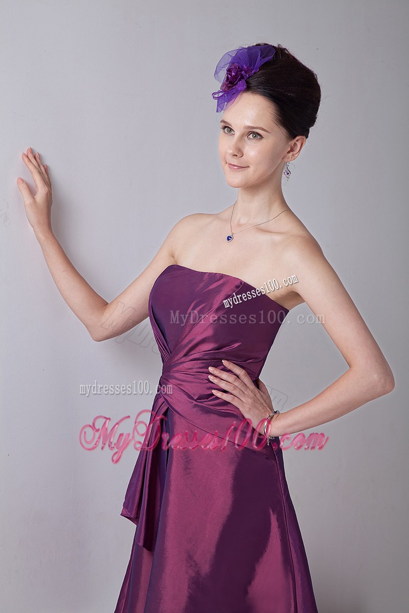 A-line Strapless Knee-length Bridemaid Dress Purple Taffeta Ruching