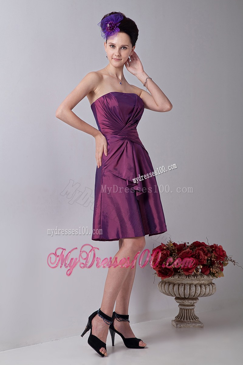 A-line Strapless Knee-length Bridemaid Dress Purple Taffeta Ruching
