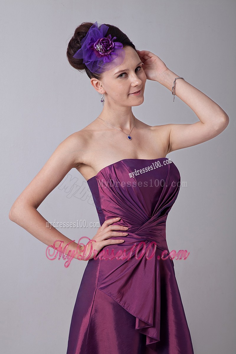A-line Strapless Knee-length Bridemaid Dress Purple Taffeta Ruching