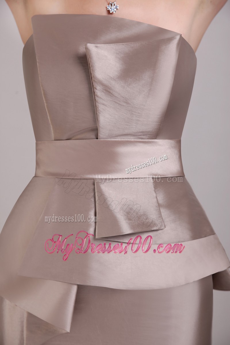 Column Strapless Brown Bridesmaid Dress Mini-length Taffeta Bowknot