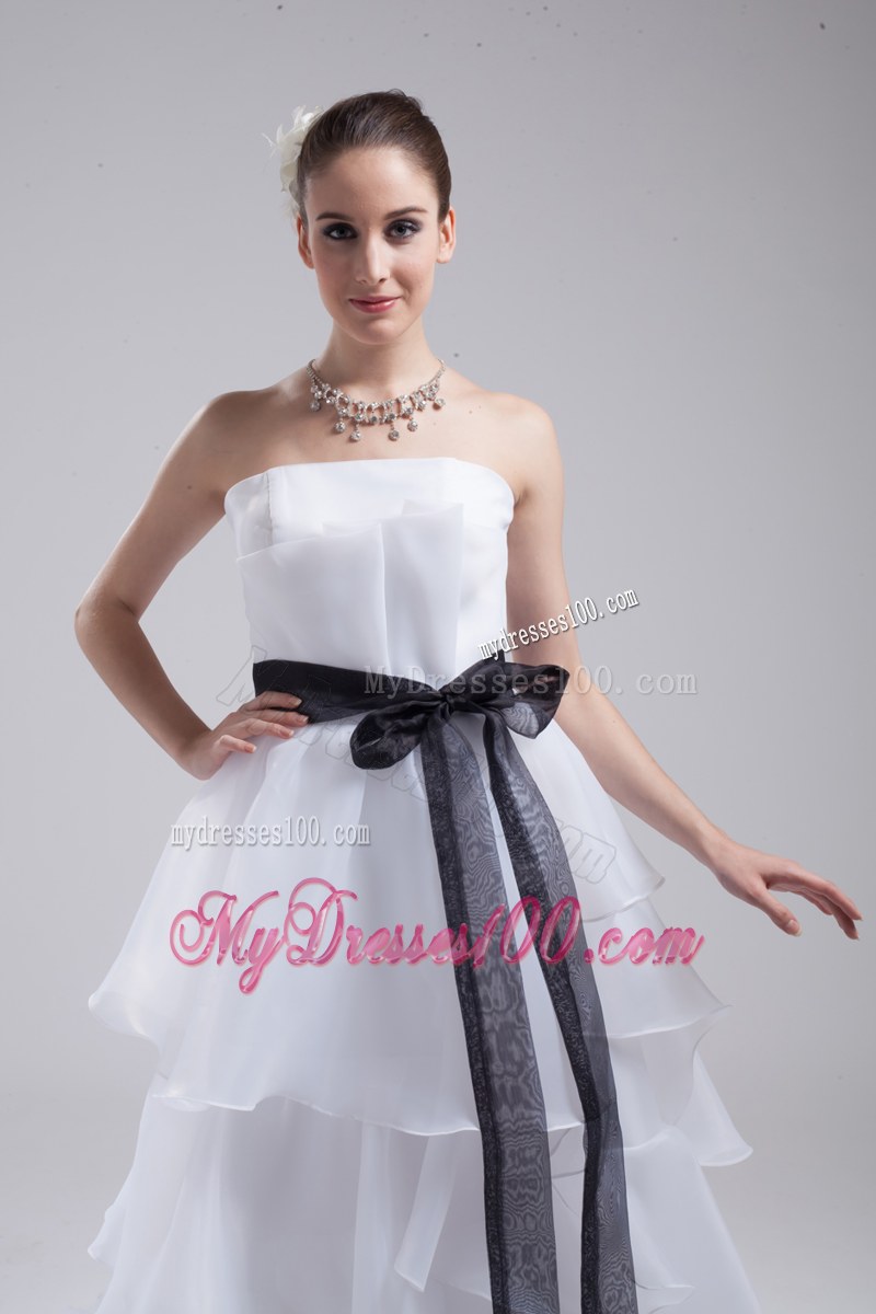 White Strapless Tiers Brush Train Wedding Bridal Gown with a Black Bowknot