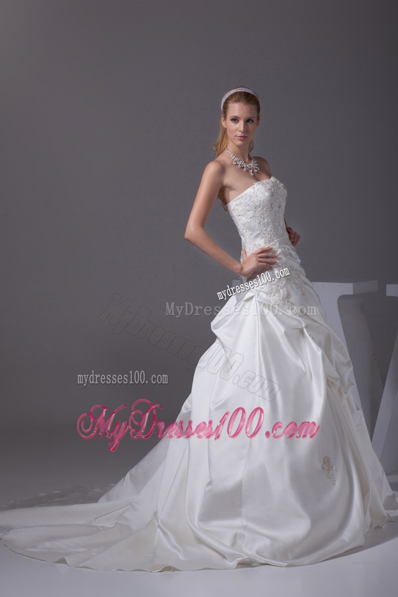 Appliques with Diamonds Decorated Wedding Bridal Gown with Court Train