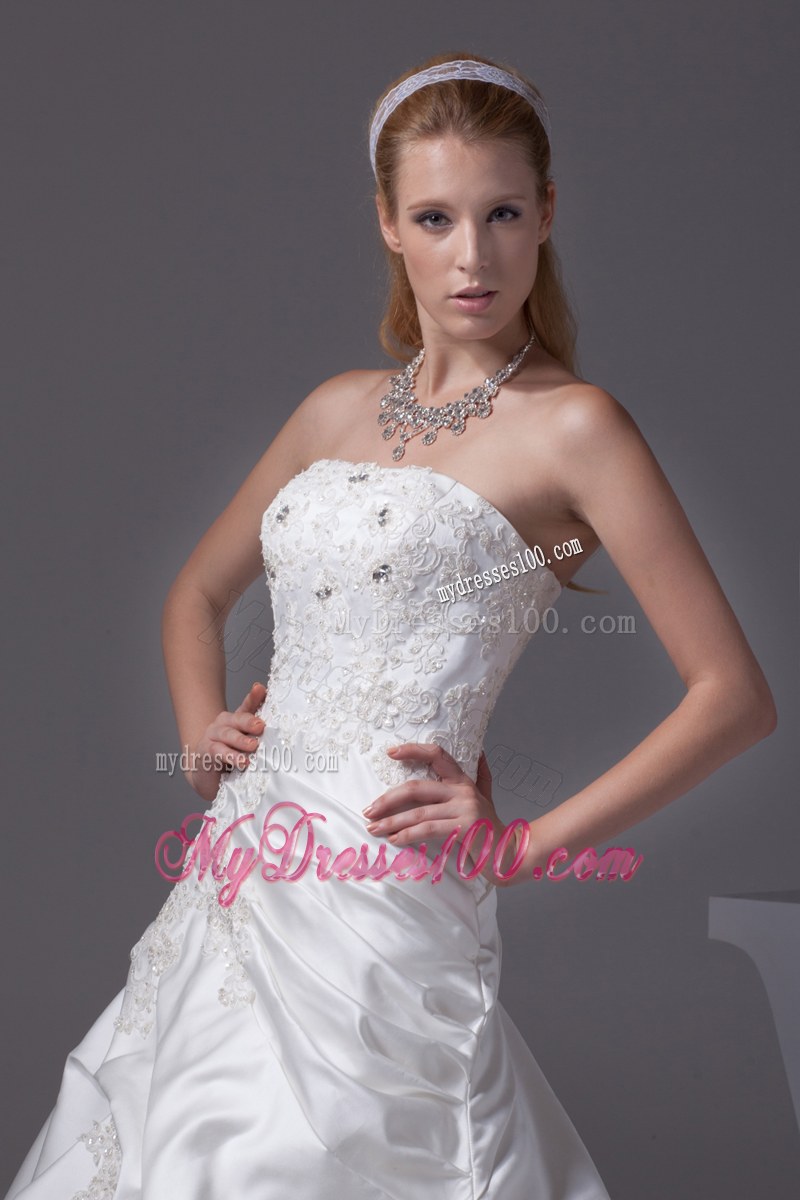 Appliques with Diamonds Decorated Wedding Bridal Gown with Court Train