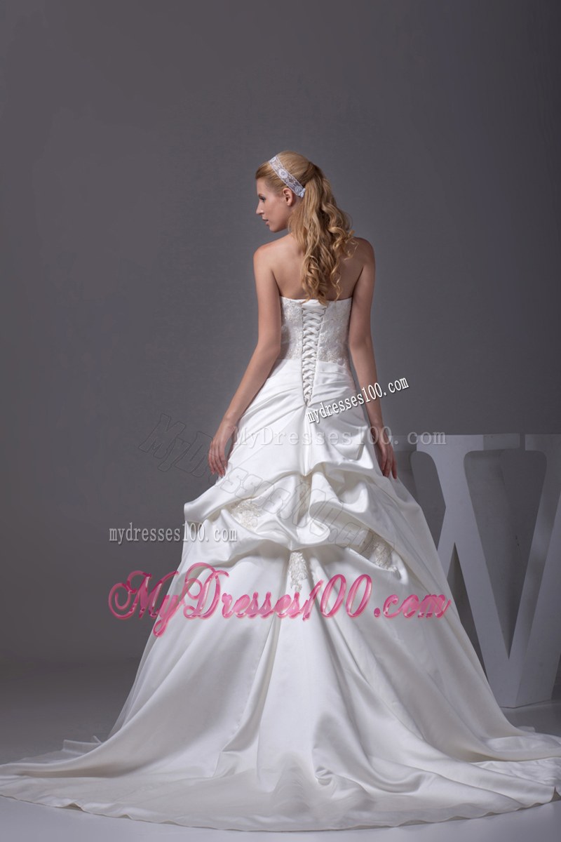 Appliques with Diamonds Decorated Wedding Bridal Gown with Court Train