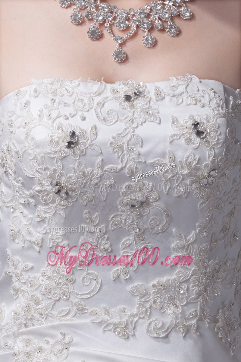 Appliques with Diamonds Decorated Wedding Bridal Gown with Court Train