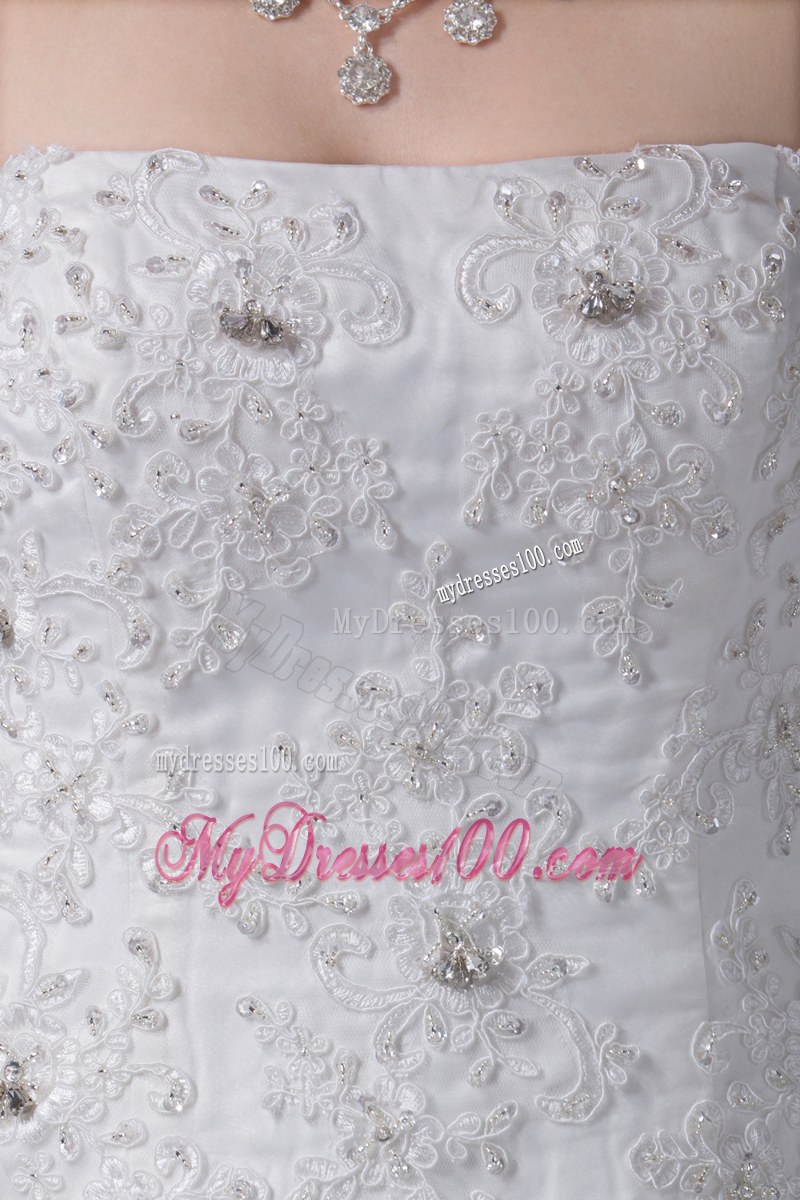 Beadings and Appliques Decorated Wedding Gown with Ruffles and Court Train