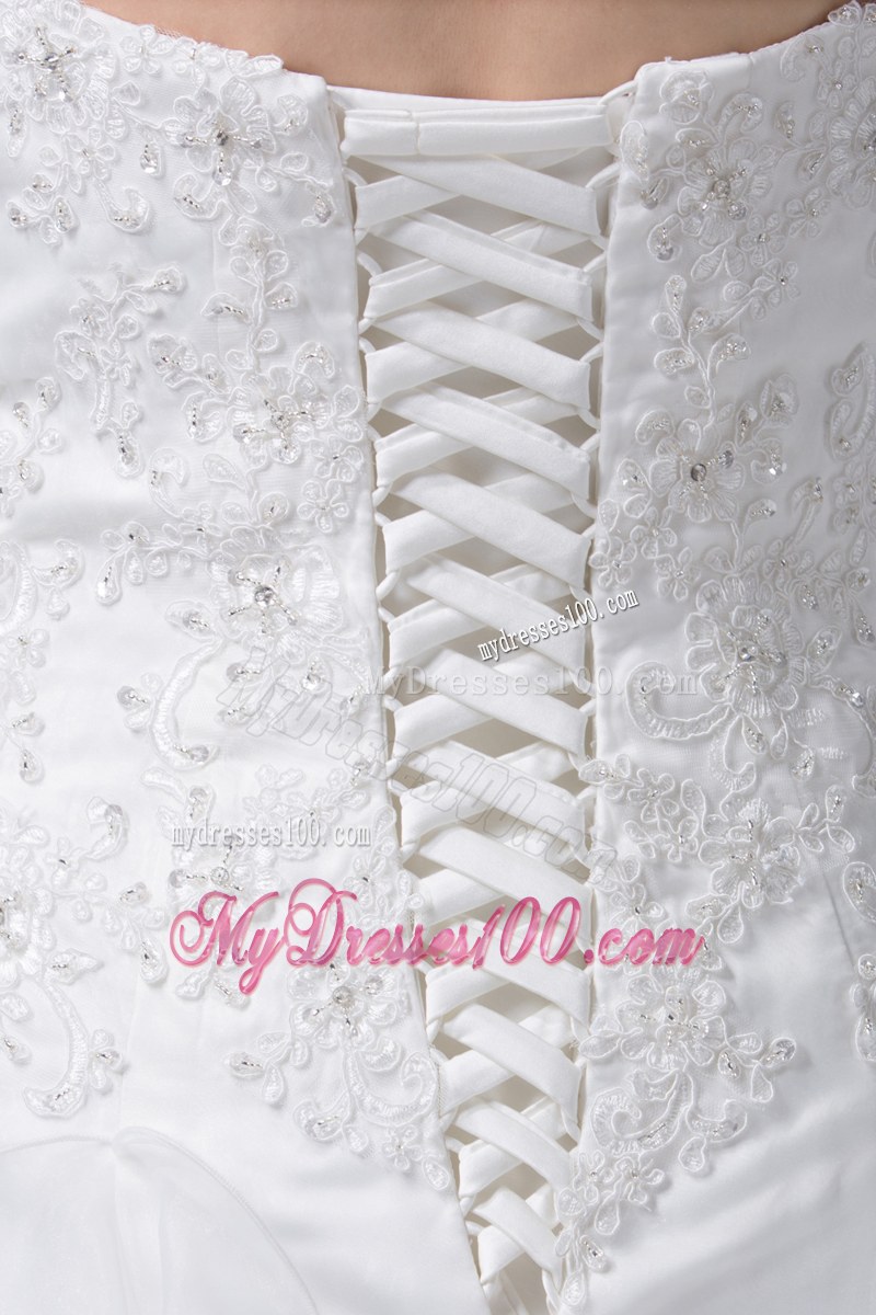 Beadings and Appliques Decorated Wedding Gown with Ruffles and Court Train