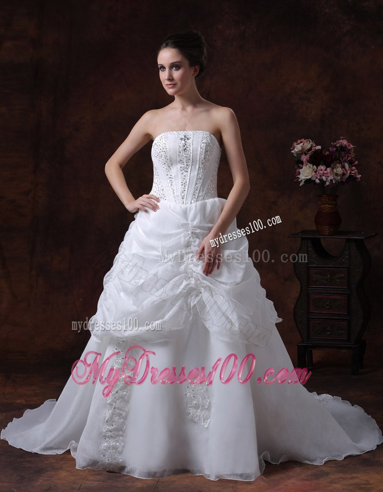 Beading Strapless Stylish Organza Customize Court Train Wedding Dress of Ruffles