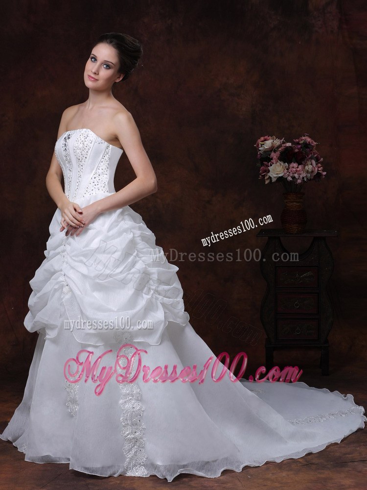 Beading Strapless Stylish Organza Customize Court Train Wedding Dress of Ruffles