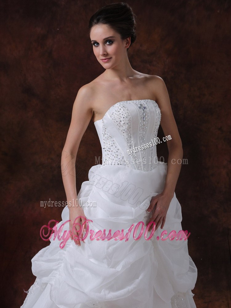 Beading Strapless Stylish Organza Customize Court Train Wedding Dress of Ruffles
