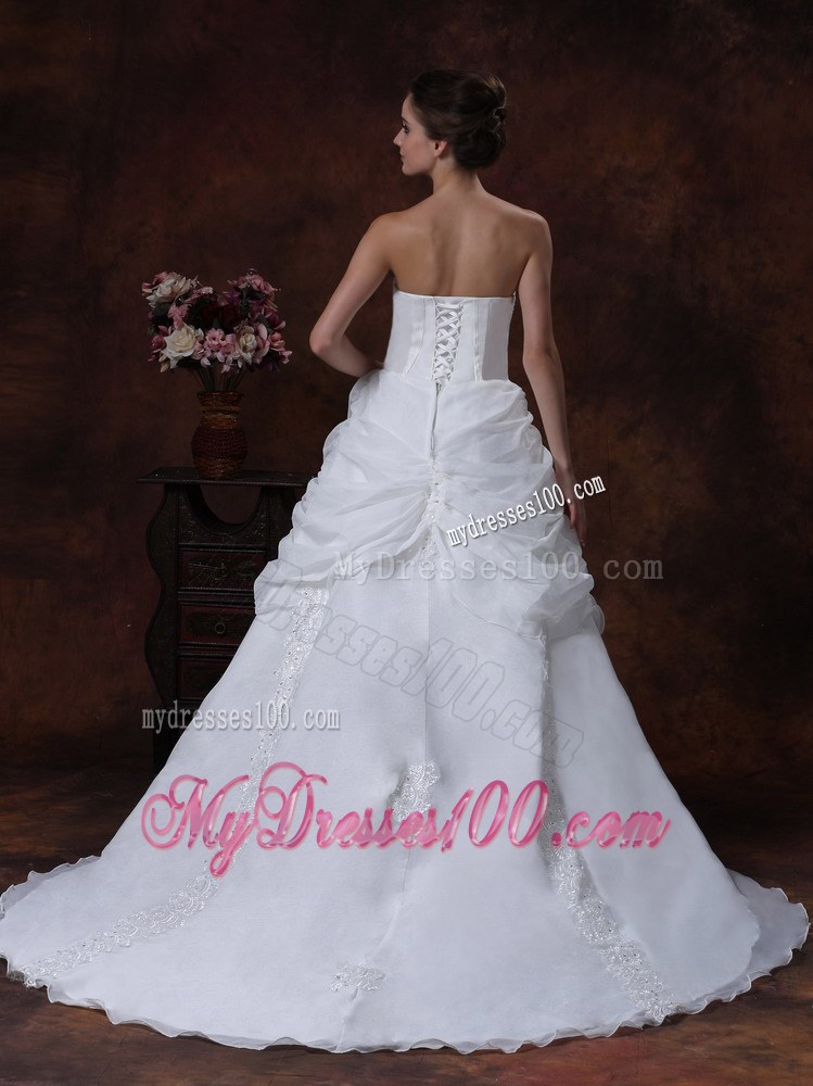 Beading Strapless Stylish Organza Customize Court Train Wedding Dress of Ruffles