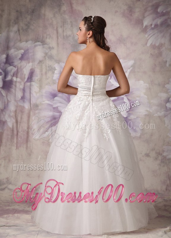 Elegant A-line Floor-length Wedding Dress with Appliques and Beadings