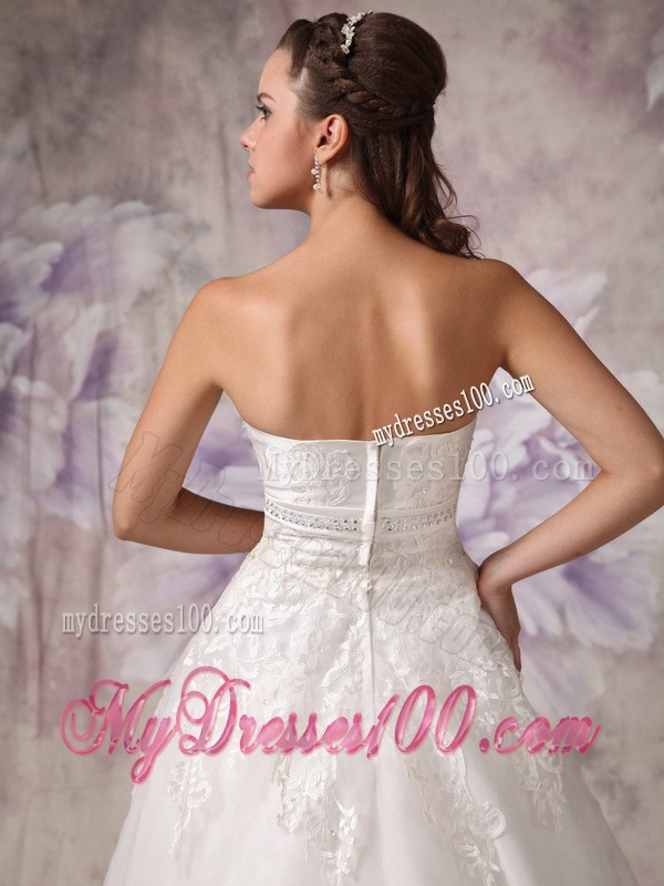 Elegant A-line Floor-length Wedding Dress with Appliques and Beadings